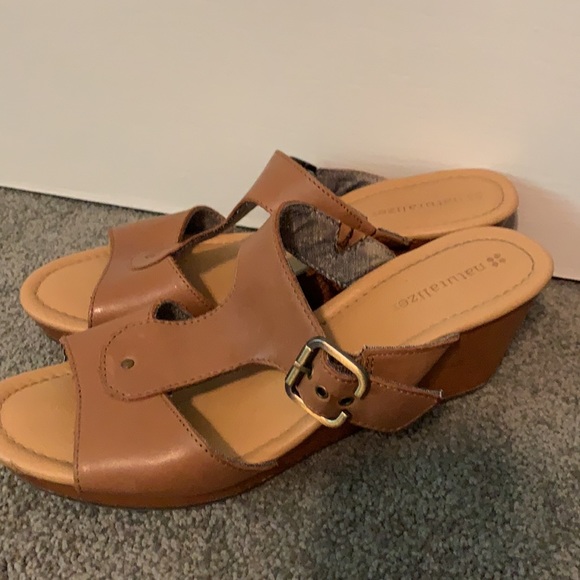 Naturalizer Tan Wedge Sandal size 9 - Picture 4 of 14